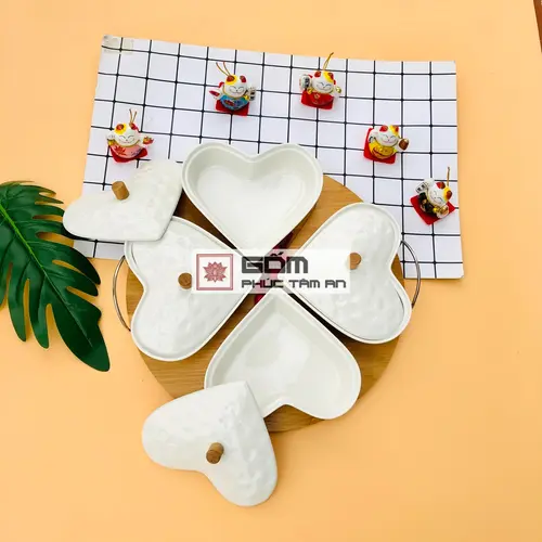 khay mút tết đựng bánh kẹo trái tim