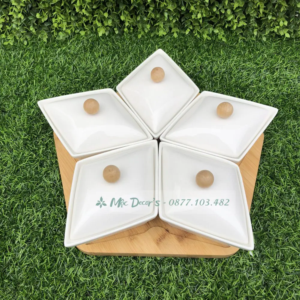 Khay mứt tết hình sao