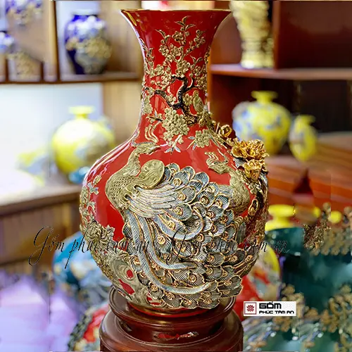 Bình tỏi công đào màu đỏ đắp nổi đẹp h40