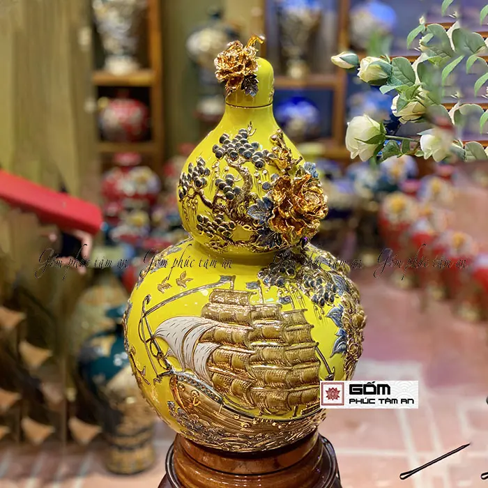 Bình hồ lô phong thủy gốm sứ đắp nổi thuận buồm xuôi gió vàng 4 binh ho lo bang gom bat trang phong thuy 2