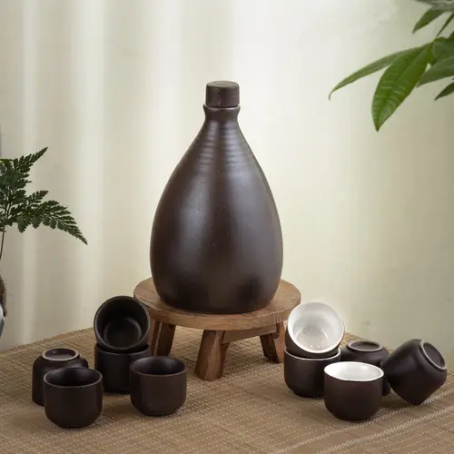 Bình gốm đựng rượu