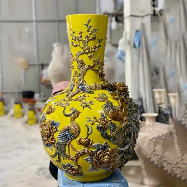 lọ củ tỏi gốm sứ màu vàng đắp nổi h68